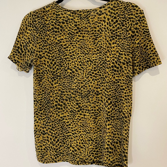 •2/$40• VTG Animal Print Short Sleeve Stretchy Shirt Size Medium Elevated Basic - Picture 2 of 5
